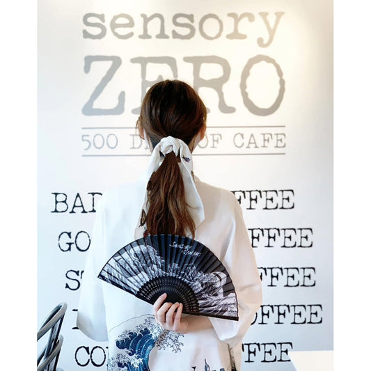 感味宮匠 - 海浪折扇 - sensory ZERO, Specialty Coffee, Artisan Coffee, Coffee Workshops, Premium Coffee Beans, Coffee Brewing Equipment, Online Coffee Store, Coffee Gifts, Hong Kong Coffee, Freshly Roasted Coffee, Coffee Subscriptions, Coffee Accessories,  Tea Products, Gourmet Drinks, Wholesale Coffee Supply, B2B Coffee Solutions, 精品咖啡, 手工咖啡, 咖啡工作坊, 優質咖啡豆, 咖啡冲泡器具, 網上咖啡商店, 咖啡禮品, 香港咖啡, 新鲜烘焙咖啡, 咖啡訂閱, 咖啡配件, 美味飲品, 批發咖啡供應, B2B咖啡解决方案, B2B咖啡解決方案